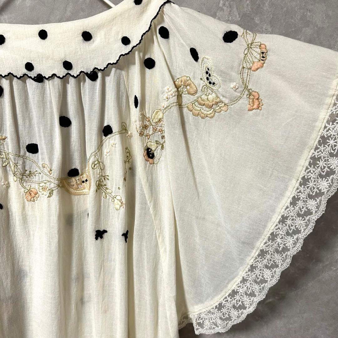 新品未使用　Cherir la femme 刺繍フリルチュニックブラウス