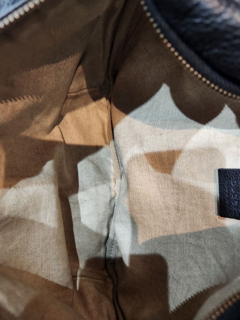 【外装美品最安値】GUCCI ヴィンテージロゴレザー ウェブボディーバッグ