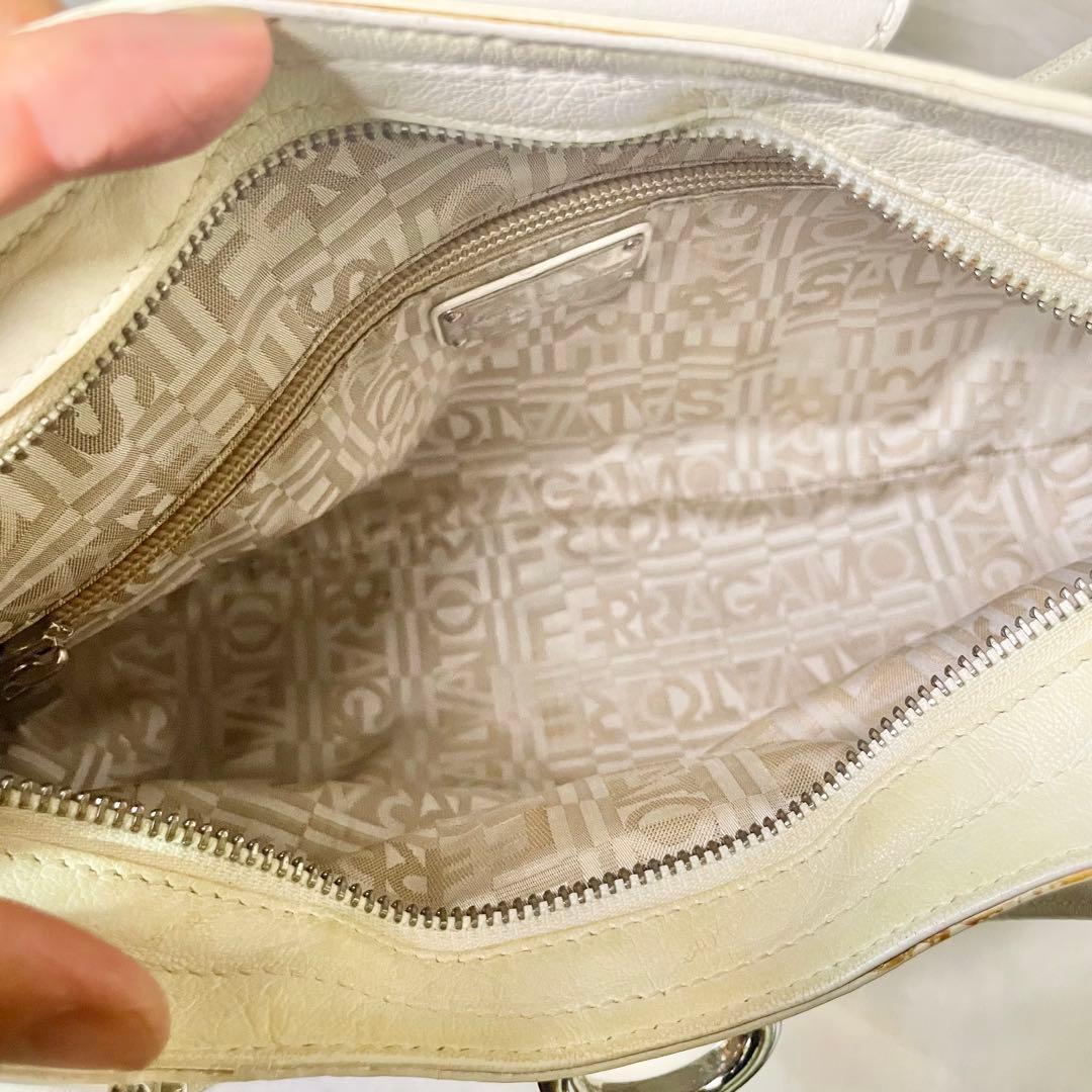 Salvatore Ferragamoガンチーニ マリッサ ショルダーバッグ