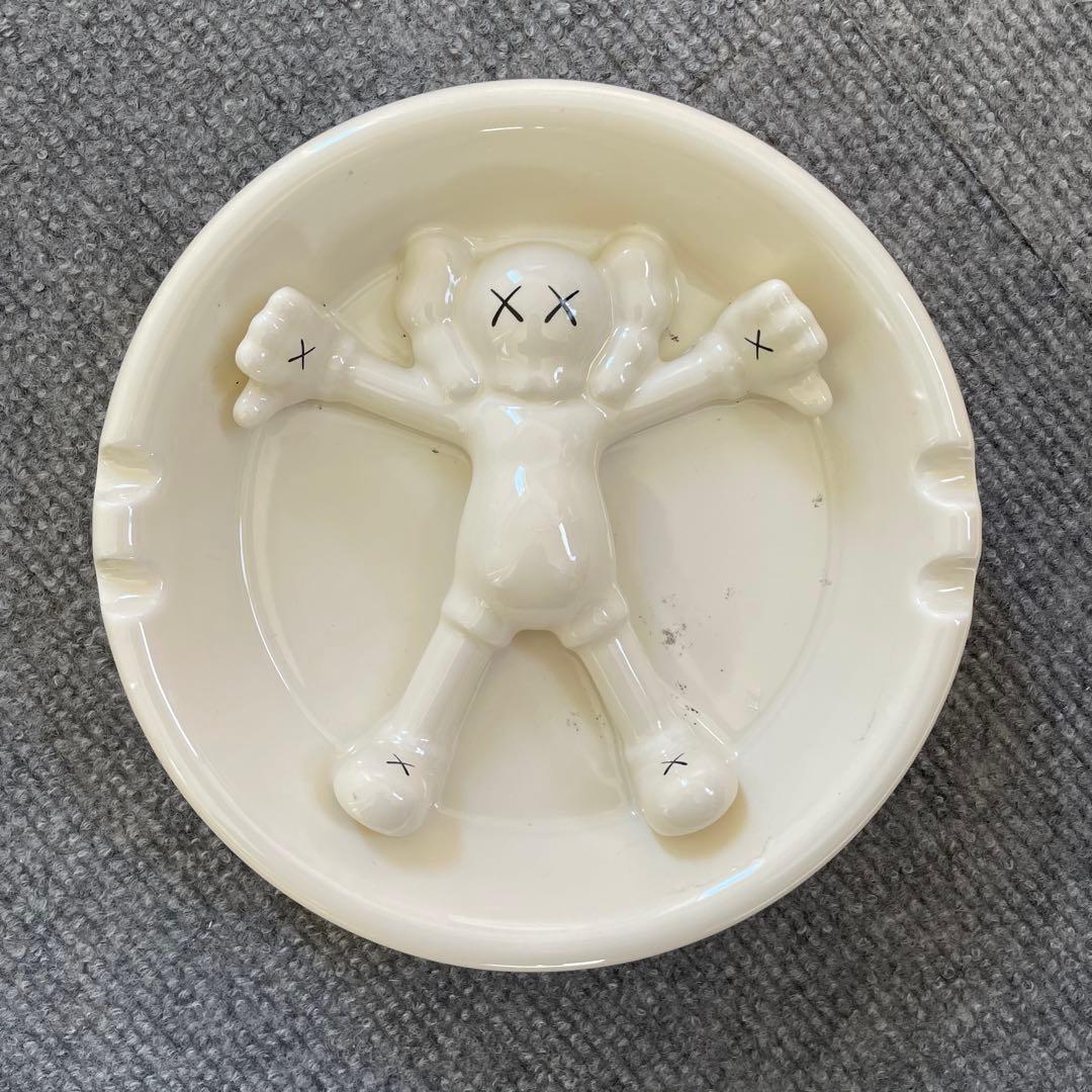 KAWS × Gallery1950 G1950 灰皿 companion va