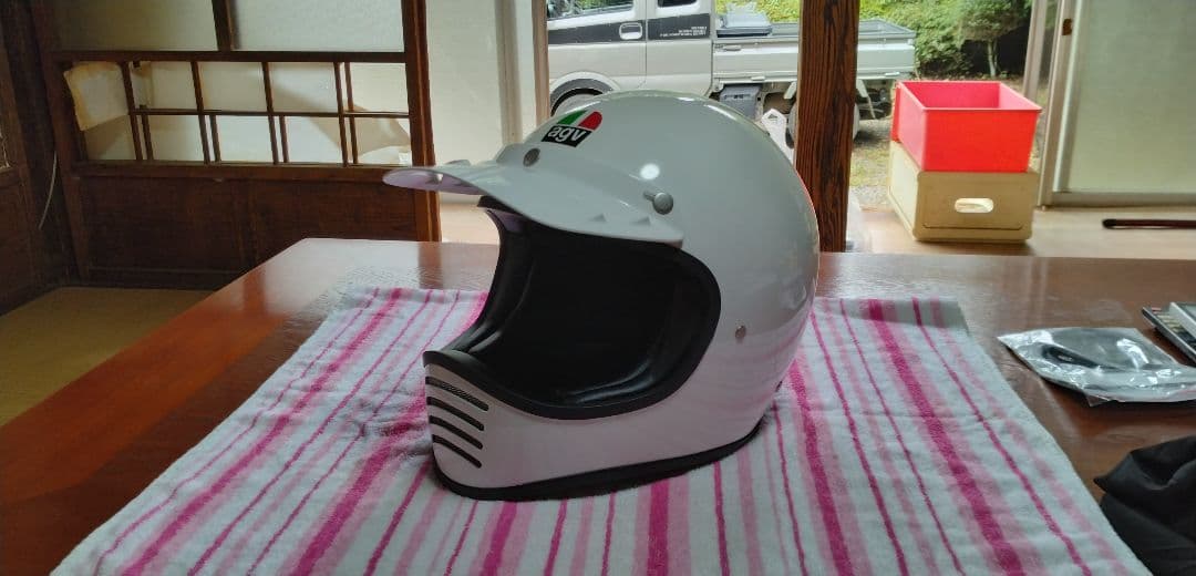 AGVヘルメット、X101ホワイト、XL（61〜62）アジアンフィット、送料込み