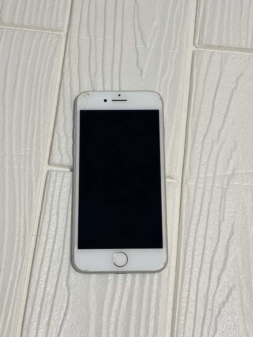 iPhone 本体 64GB 画面傷あり