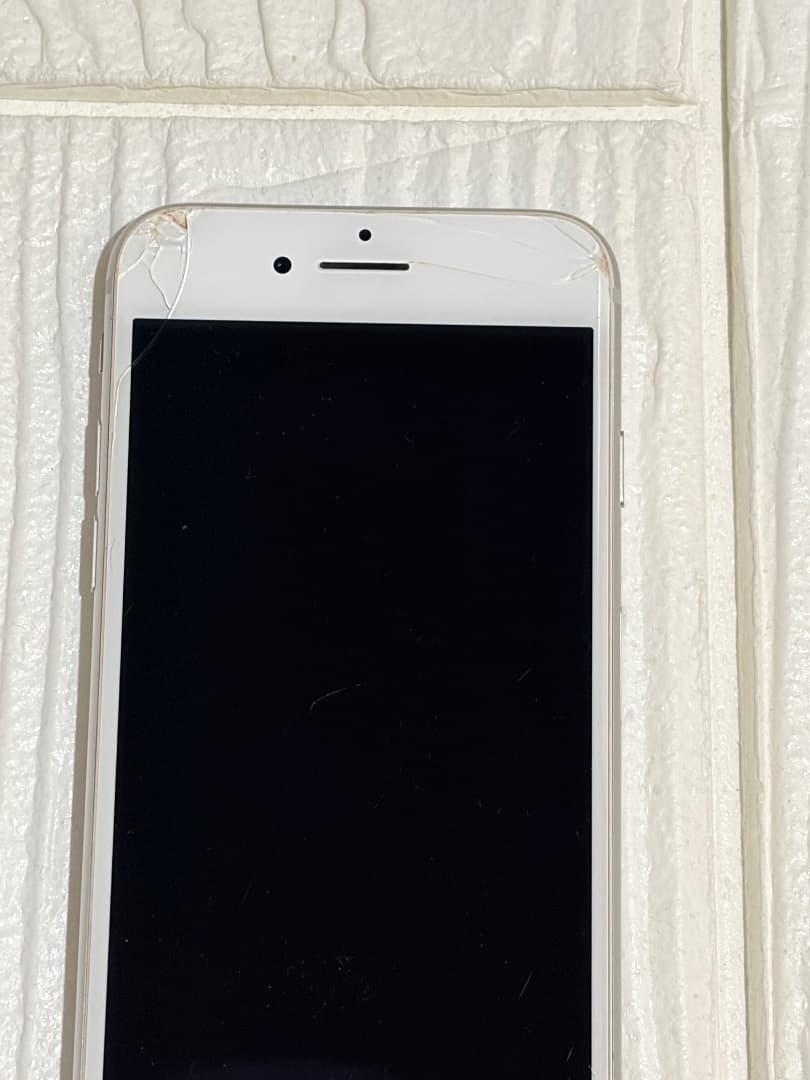 iPhone 本体 64GB 画面傷あり