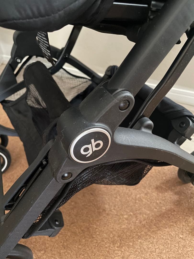 gb 折りたたみベビーカー ブラック　ポキット