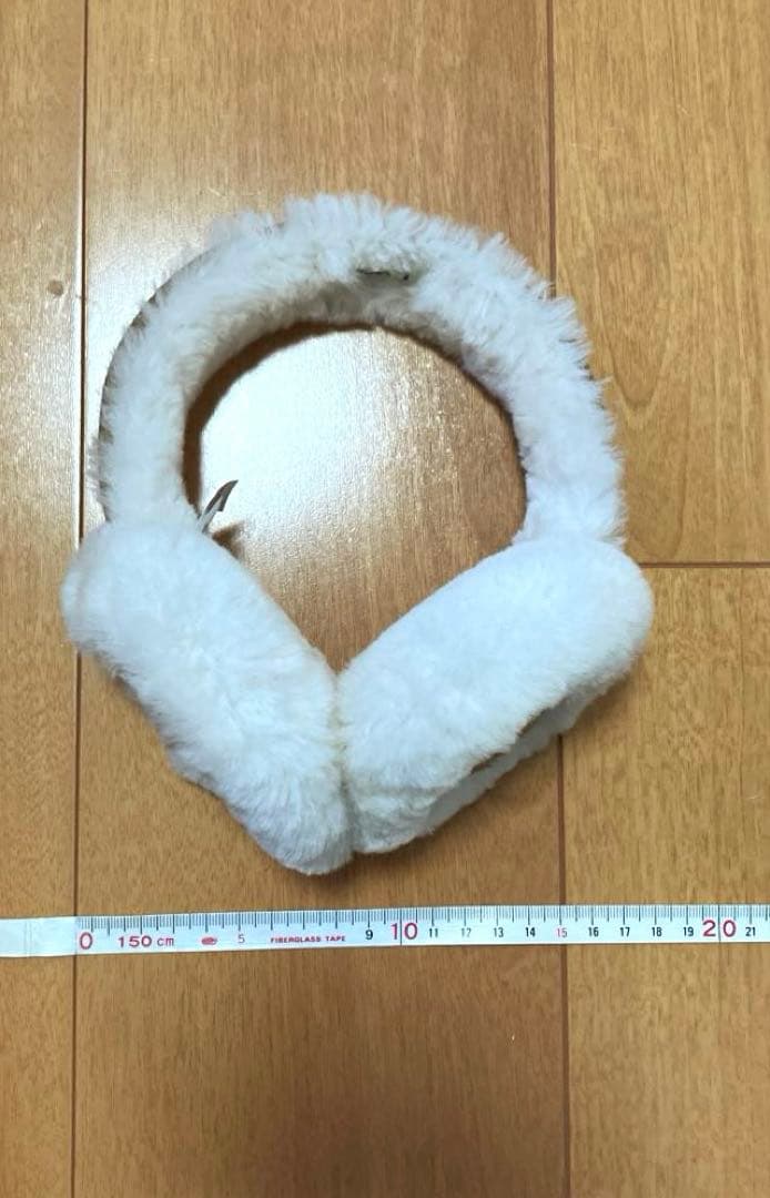 【着用1度のみ】UGG アグ シープスキン エンブロイダリーイヤーマフ　耳当て