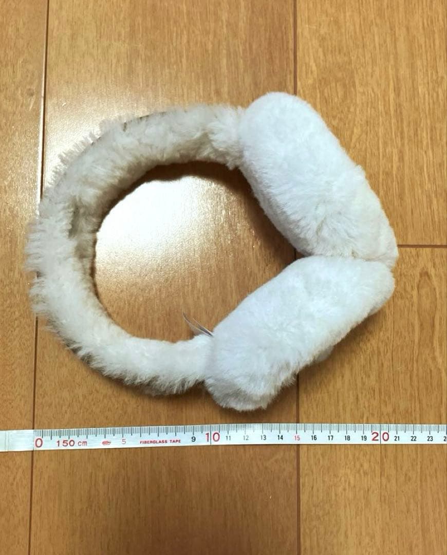 【着用1度のみ】UGG アグ シープスキン エンブロイダリーイヤーマフ　耳当て