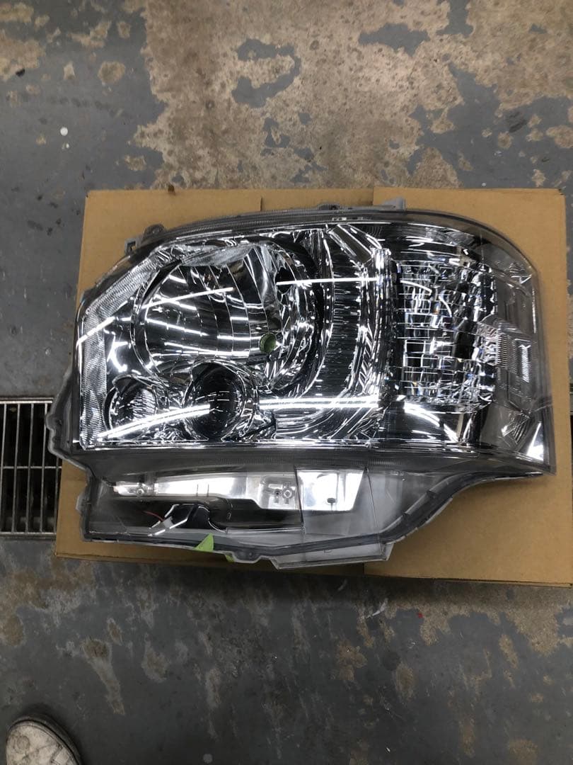 早い者勝ち‼️ハイエースヘッドライトLED‼左️