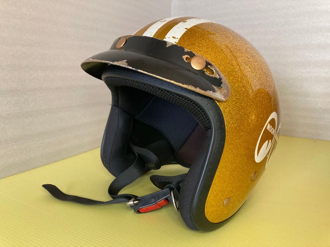 ゴールド　ジェットヘルメット　tt &co bell ムーンアイズ　目深加工