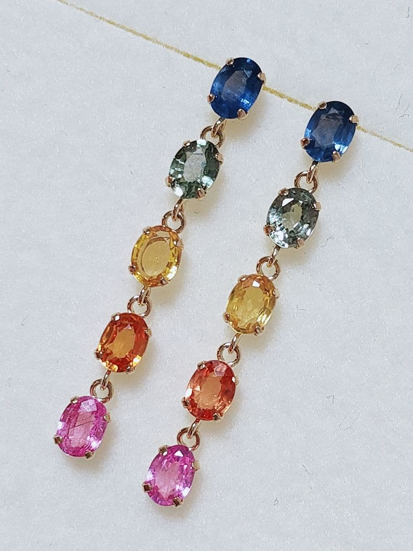 新作 未使用品 k18 天然カラフルサファイア ロング ピアス