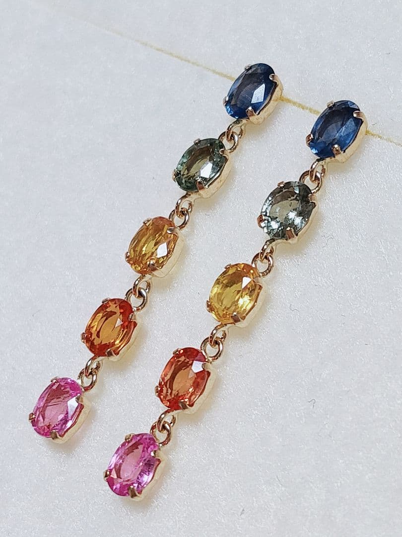 新作 未使用品 k18 天然カラフルサファイア ロング ピアス