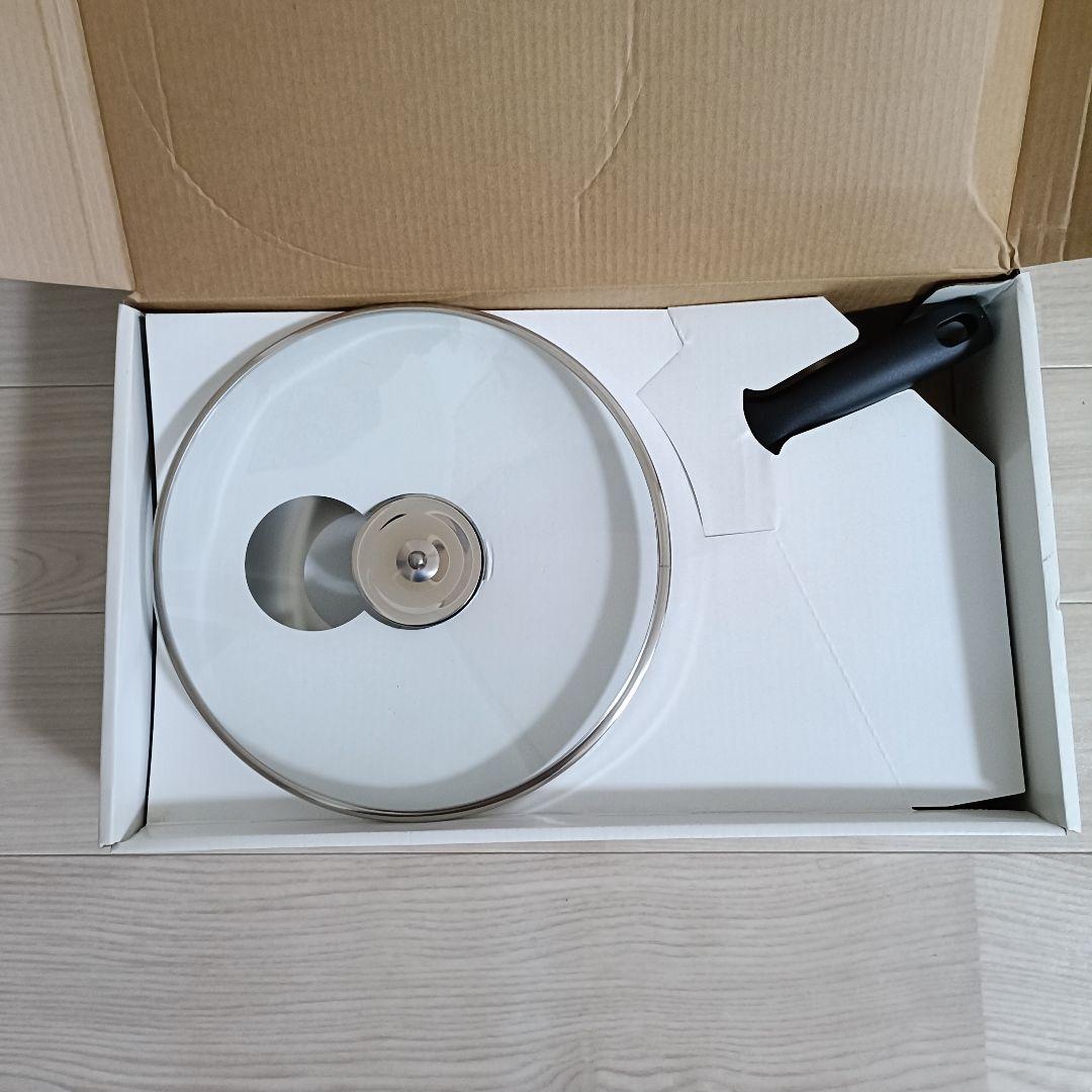 新品未使用 Tupperwareフライパンフタ付き(28センチ) タッパウェアー