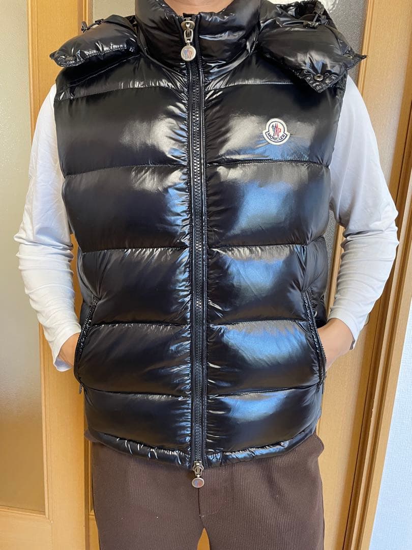 MONCLER ダウンベスト 光沢ブラック 02