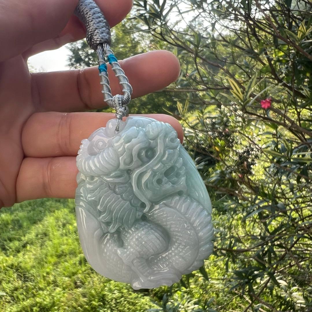 天然Aランク翡翠手作り両面に龍が彫刻されたペンダントAB10112