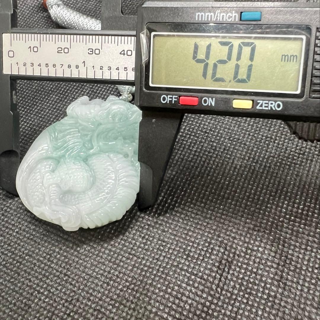 天然Aランク翡翠手作り両面に龍が彫刻されたペンダントAB10112