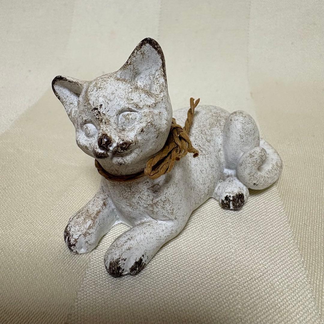 猫の置物　樹脂製　アンティーク