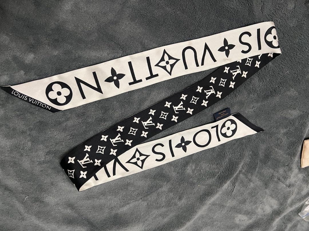LOUIS VUITTON スカーフ