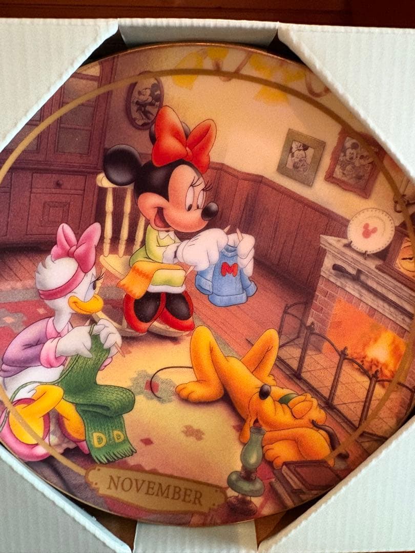 ディズニーマンスリープレート　皿　飾り皿　装飾