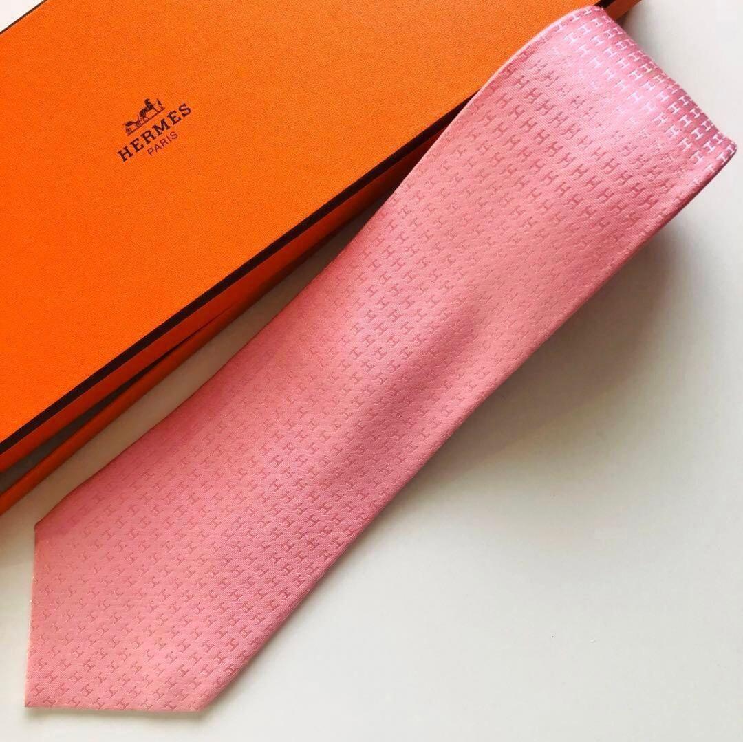 HERMES ネクタイ 紋章柄 ピンク　ファソネ