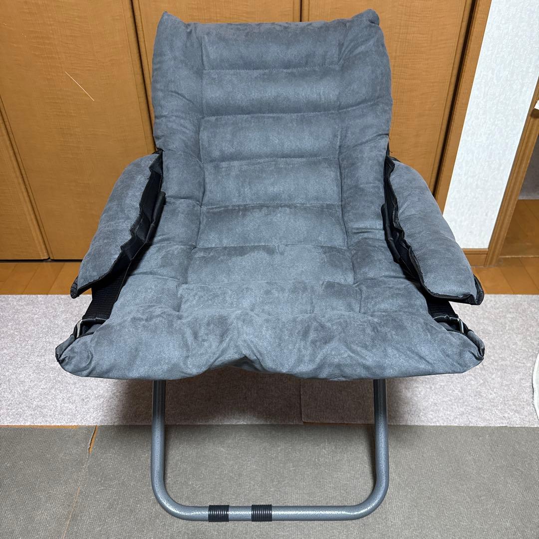 グレーのリクライニングチェア