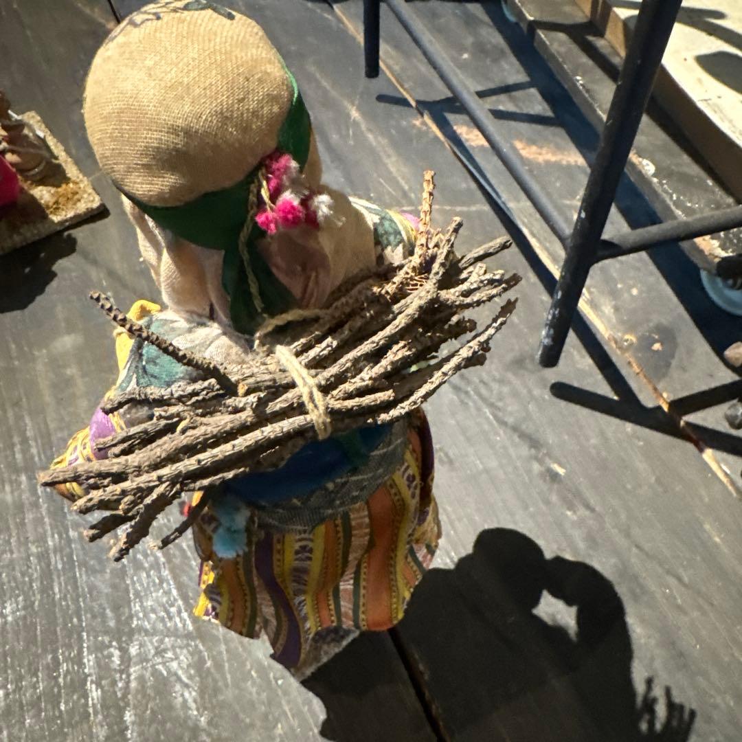 トルコアンティーク人形 薪拾い女性