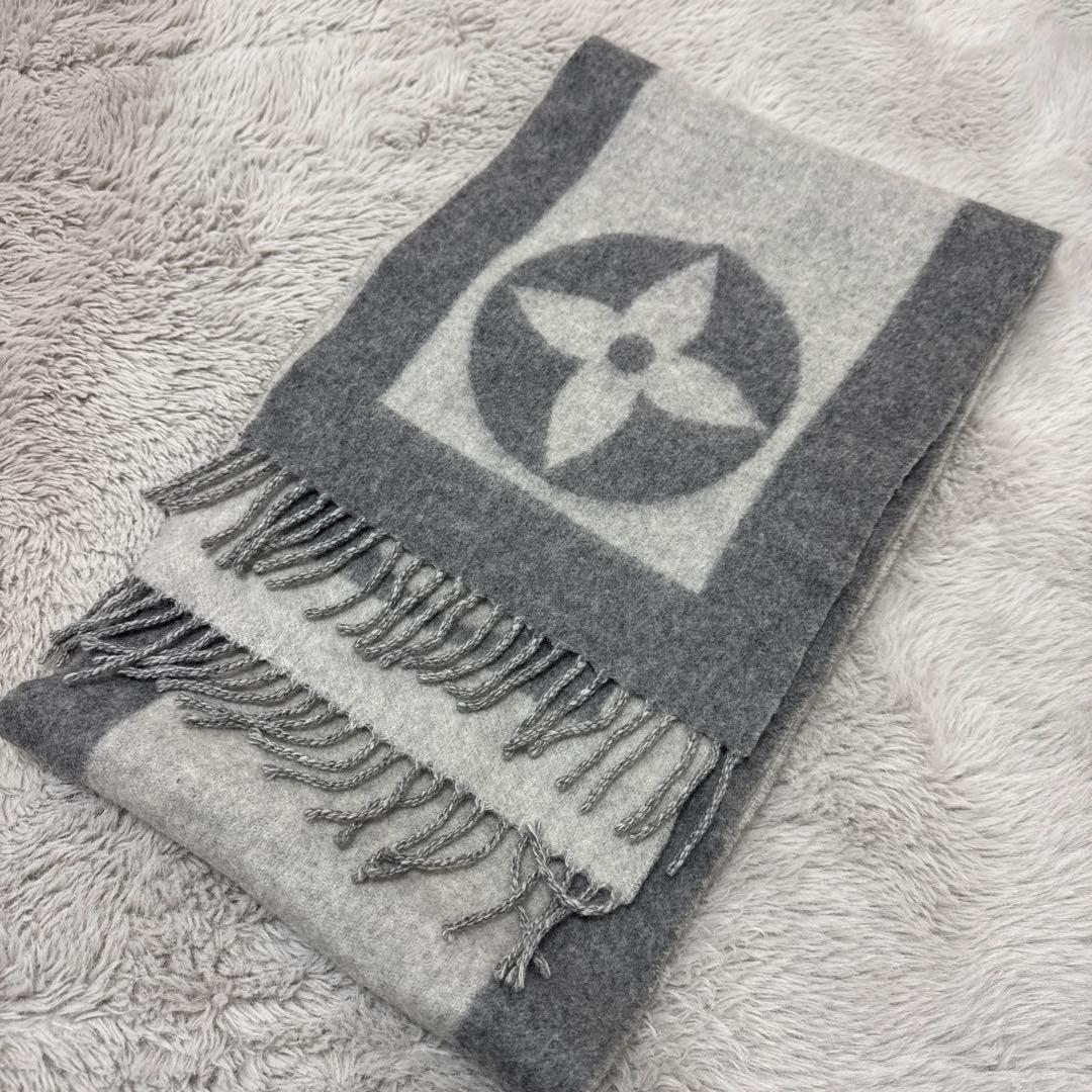 Louis Vuitton グレー マフラー ロゴ入り カシミヤ10%