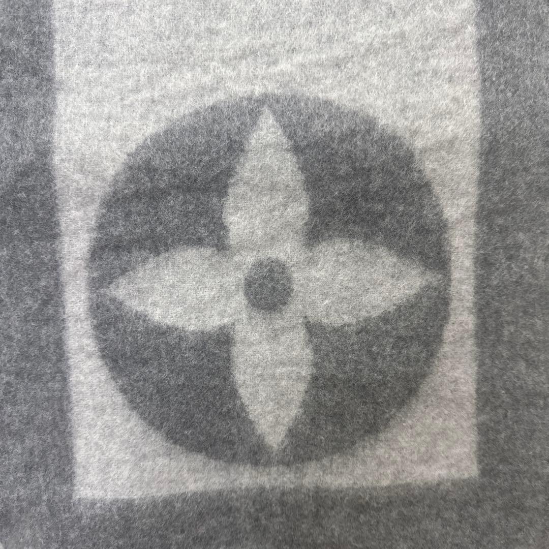 Louis Vuitton グレー マフラー ロゴ入り カシミヤ10%