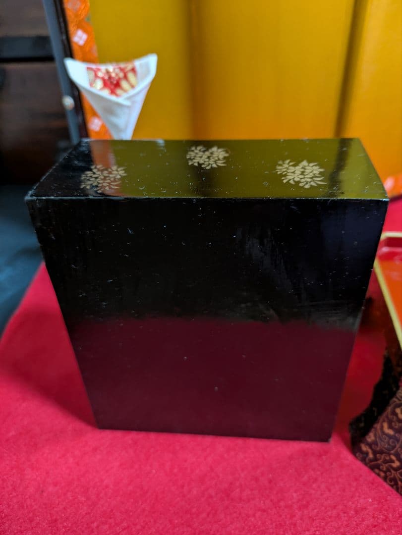 八重の衣のお雛様〜アンティーク雛道具と一緒に〜