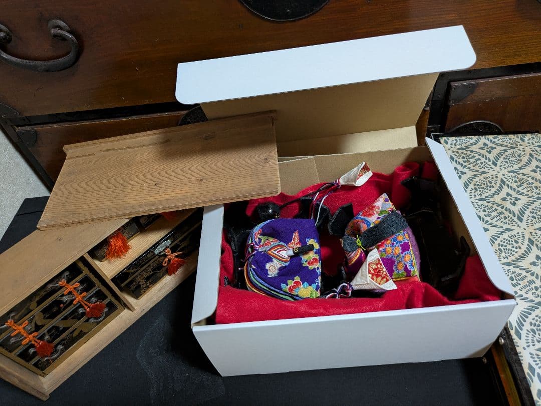 八重の衣のお雛様〜アンティーク雛道具と一緒に〜