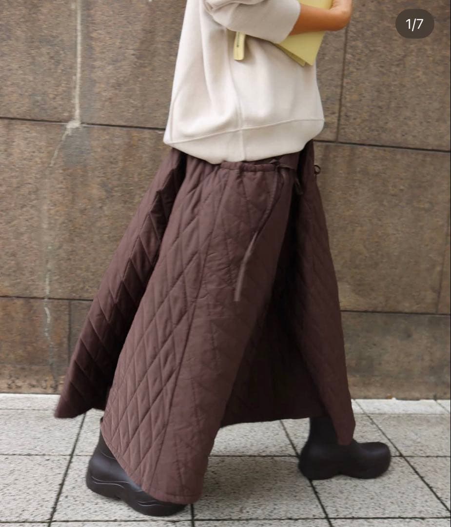 Machattt 黒いキルティングフレアスカート 新品未使用