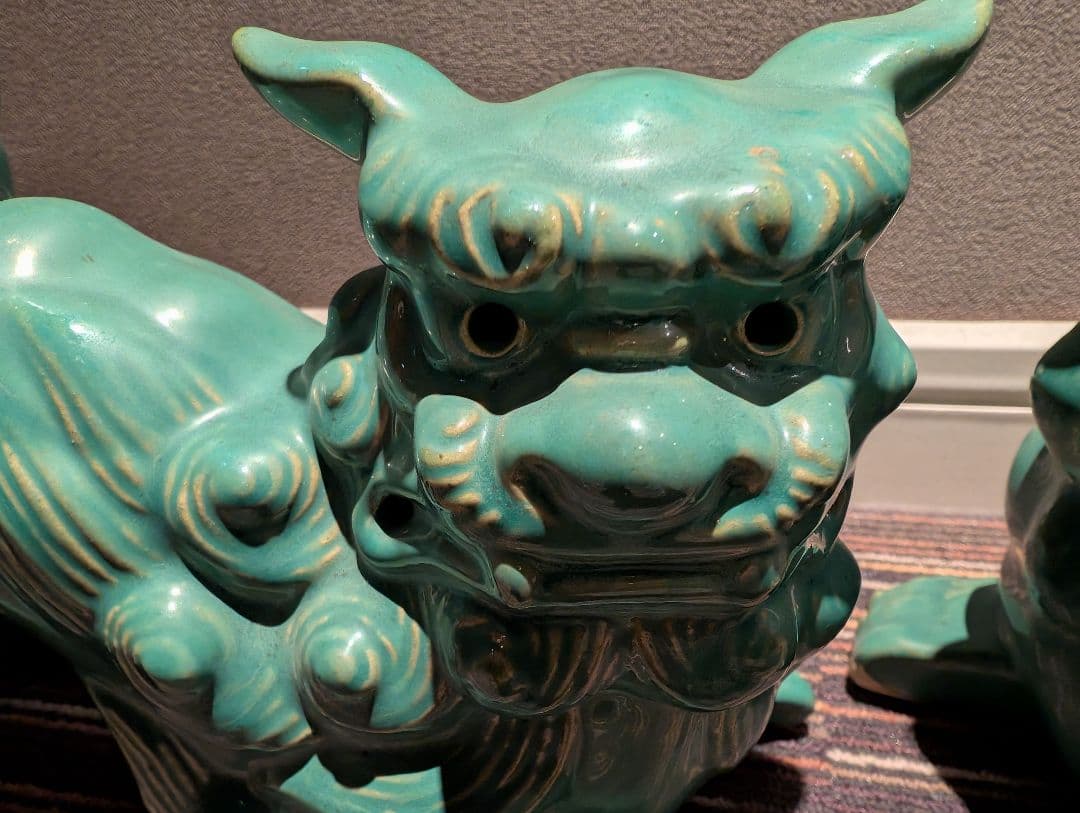 青磁のシーサー 一対 置物 魔除け 守り神 獅子 沖縄 骨董 雑貨 アンティーク