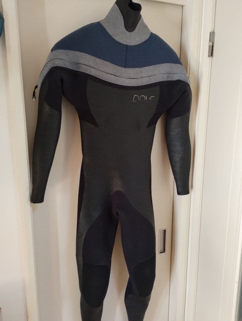 これ以上価格下げません。DOVE ドライ・セミドライスーツ グレーと黒