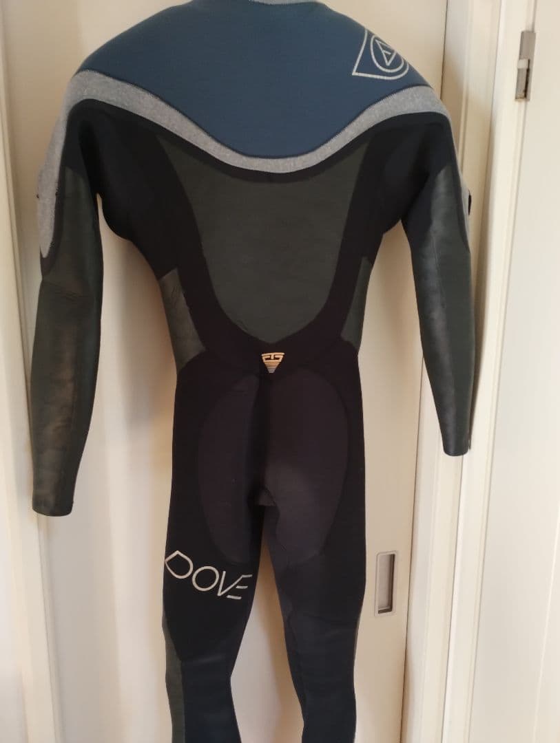 これ以上価格下げません。DOVE ドライ・セミドライスーツ グレーと黒