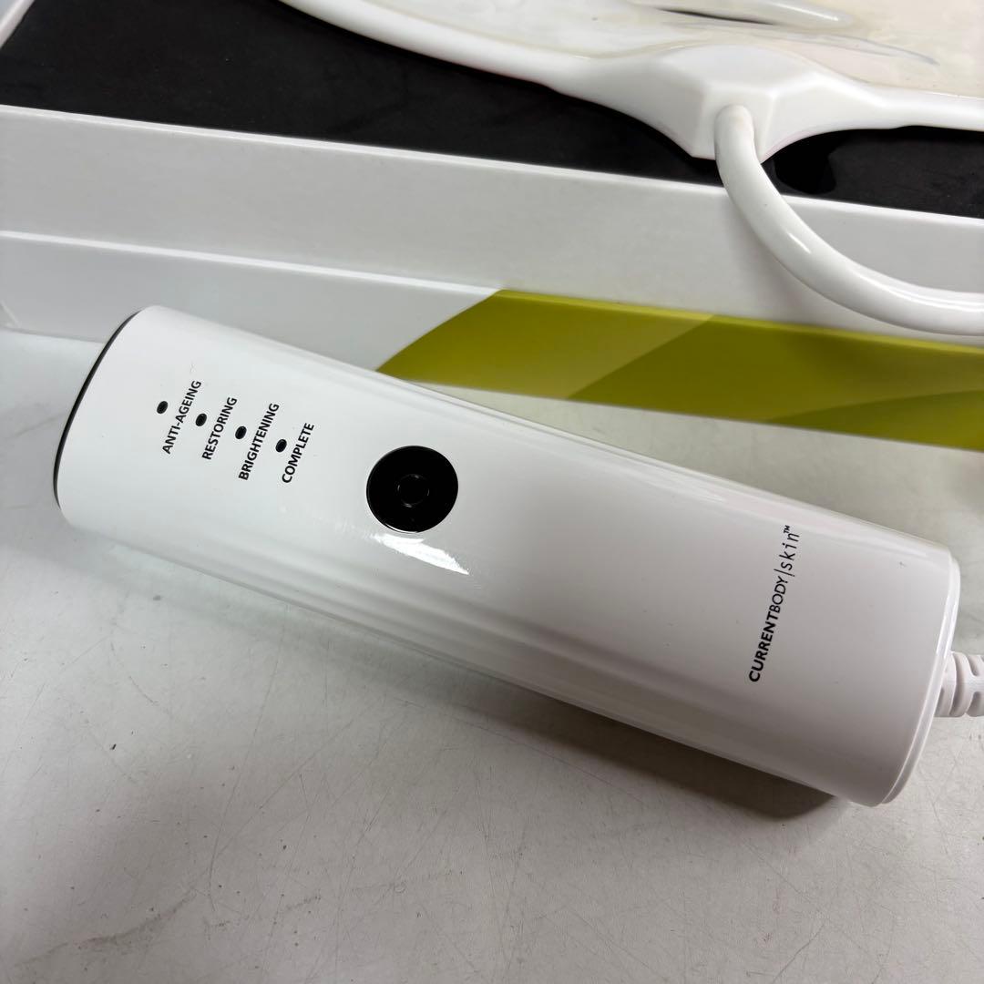 ボディ・フェイスケア CURRENTBODY skin 4-IN-1 LED FACE MASK