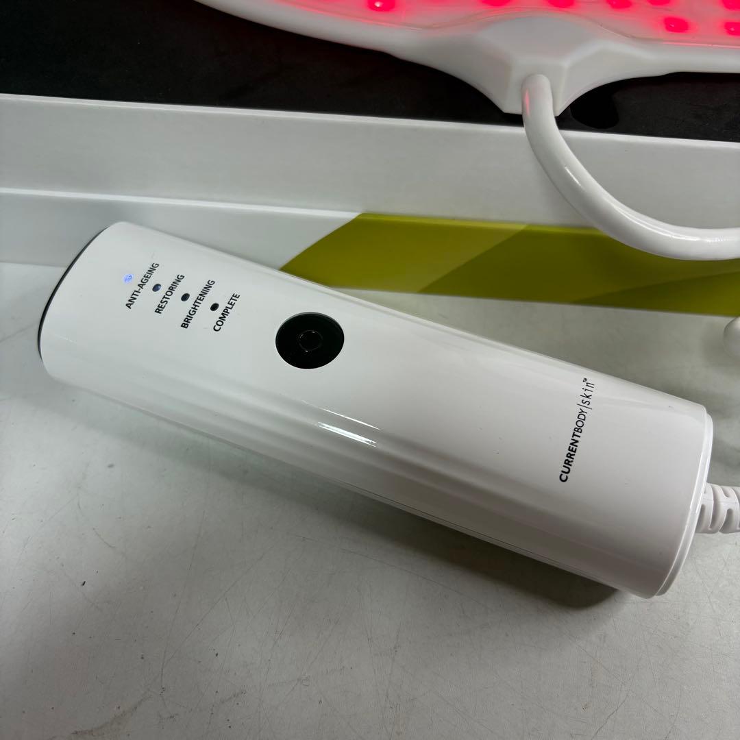 ボディ・フェイスケア CURRENTBODY skin 4-IN-1 LED FACE MASK