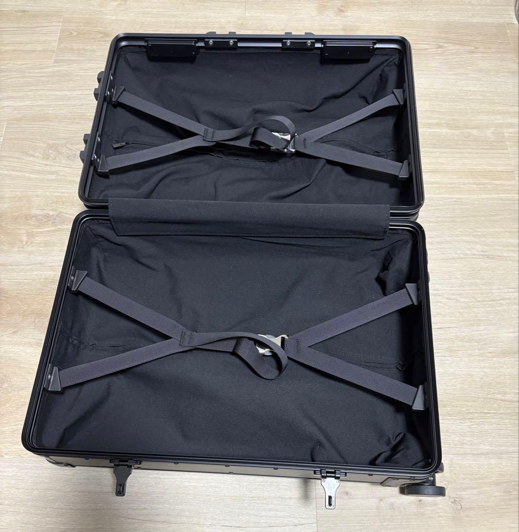 リアルドライカーボン製キャリーケース40L 高さ53cm横35cm奥行21cm