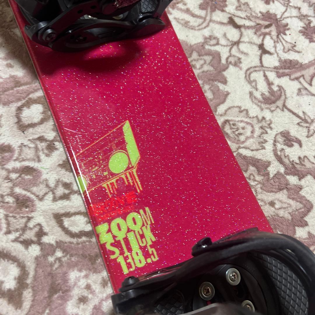 美品 子供 レディース 138.5cm バイン付 スノーボード2点セット