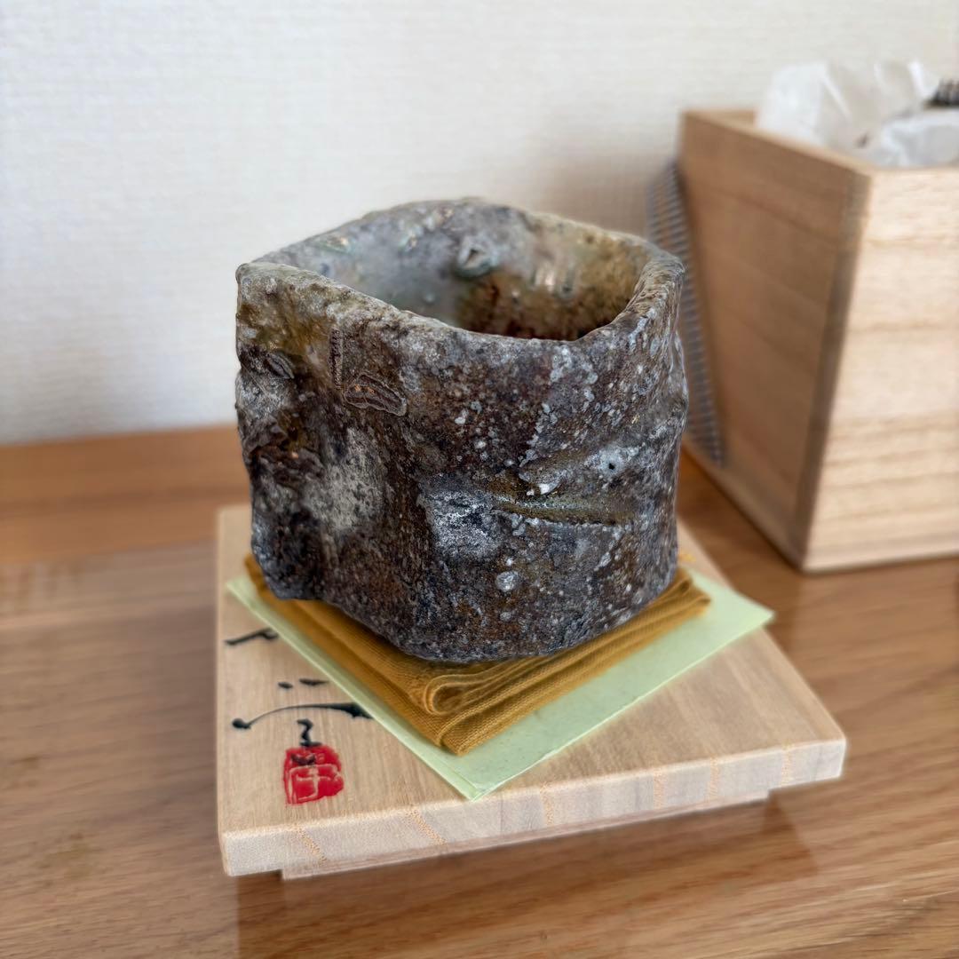 伊賀焼　人気作家　新学　鎬　ぐい呑　　共箱　共布　栞　煎茶碗