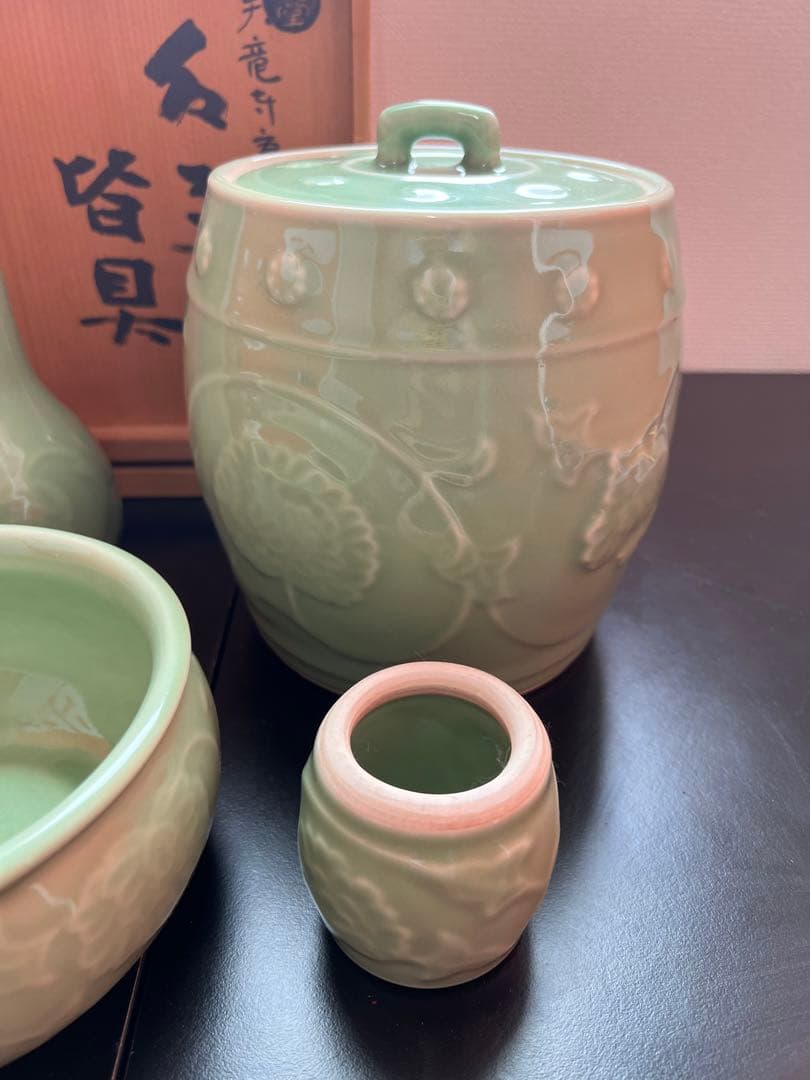 786 皆具　天竜寺青磁　唐草紋　祥堂作　美品