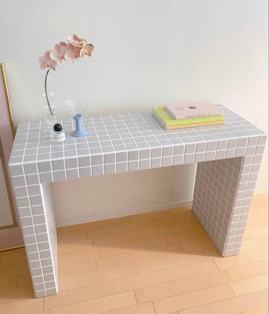 ライトグレー タイルテーブル