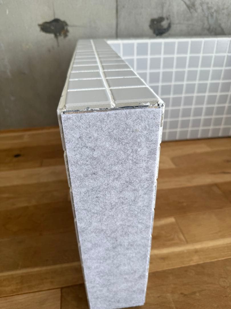 ライトグレー タイルテーブル