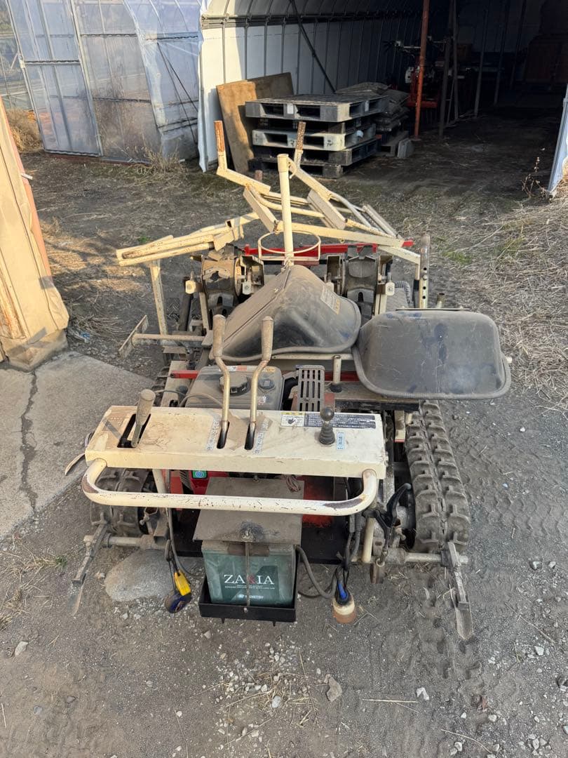 農業　キャタピラ自走式　蒟蒻親玉植え付け機