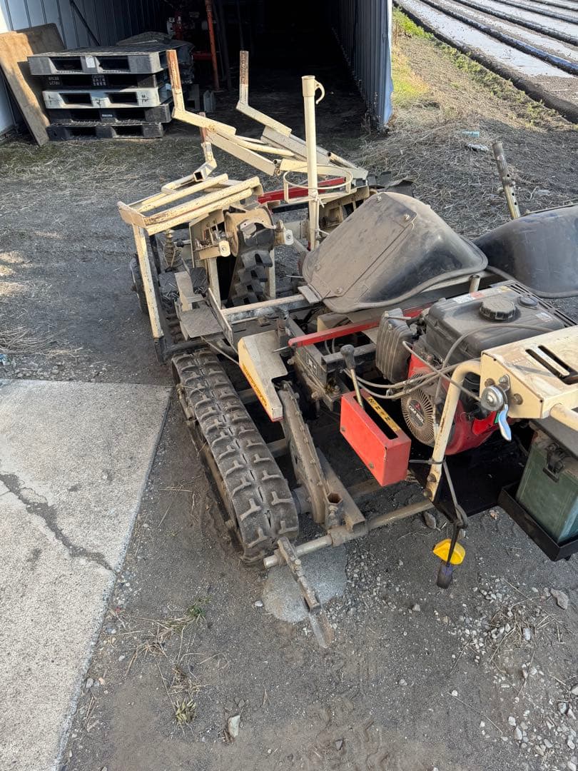 農業　キャタピラ自走式　蒟蒻親玉植え付け機