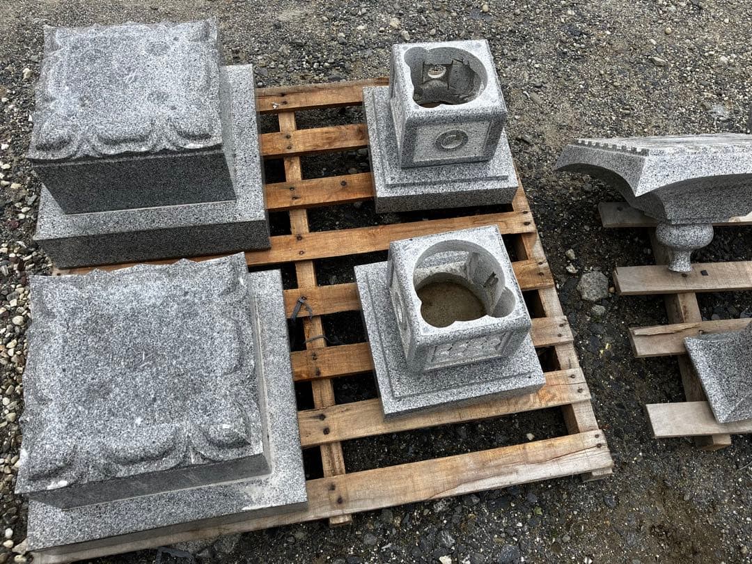 【角形石灯籠 一対 高さ122cm）引き取り限定／分解済・バラ積み可 発送元茨城