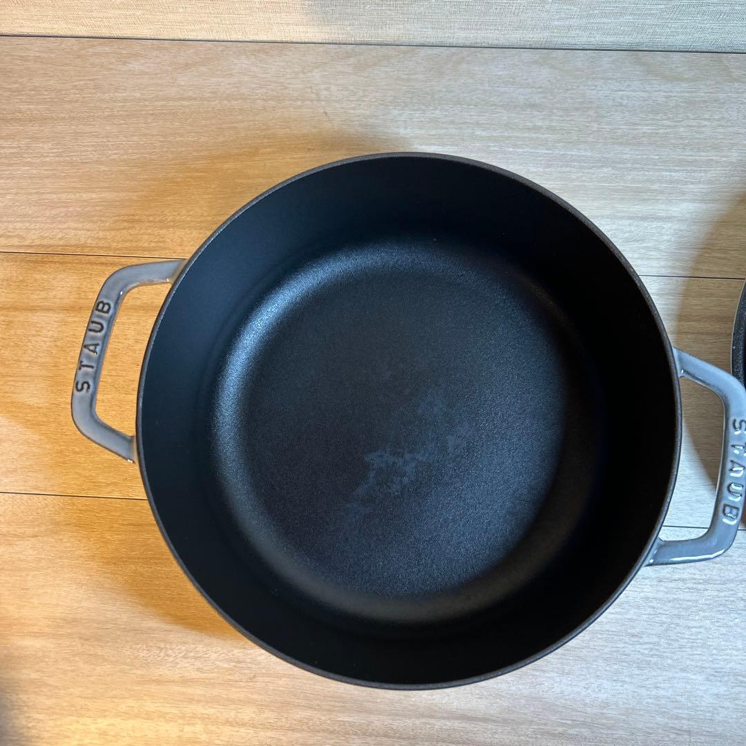 ストウブ　ココットラウンド　シャロー　26cm グレー　両手鍋　鍋