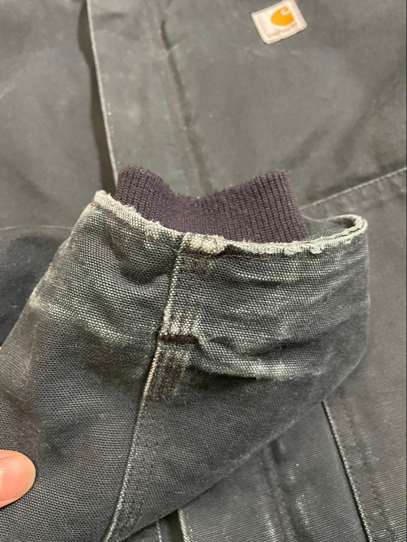 カーハート　トラディショナルジャケット　ブラック短丈　企業ロゴ　フェード　深緑