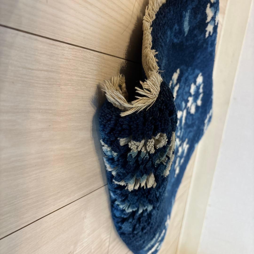 MUNI CARPETS 花柄チェアラグ ネイビー／アイボリー　廃盤サイズ　ムニ