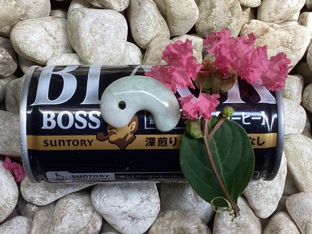 ✳摩訶不思議**吉祥開運　糸魚川翡翠小滝産*勾玉　守護石にお持ちください　鑑別書