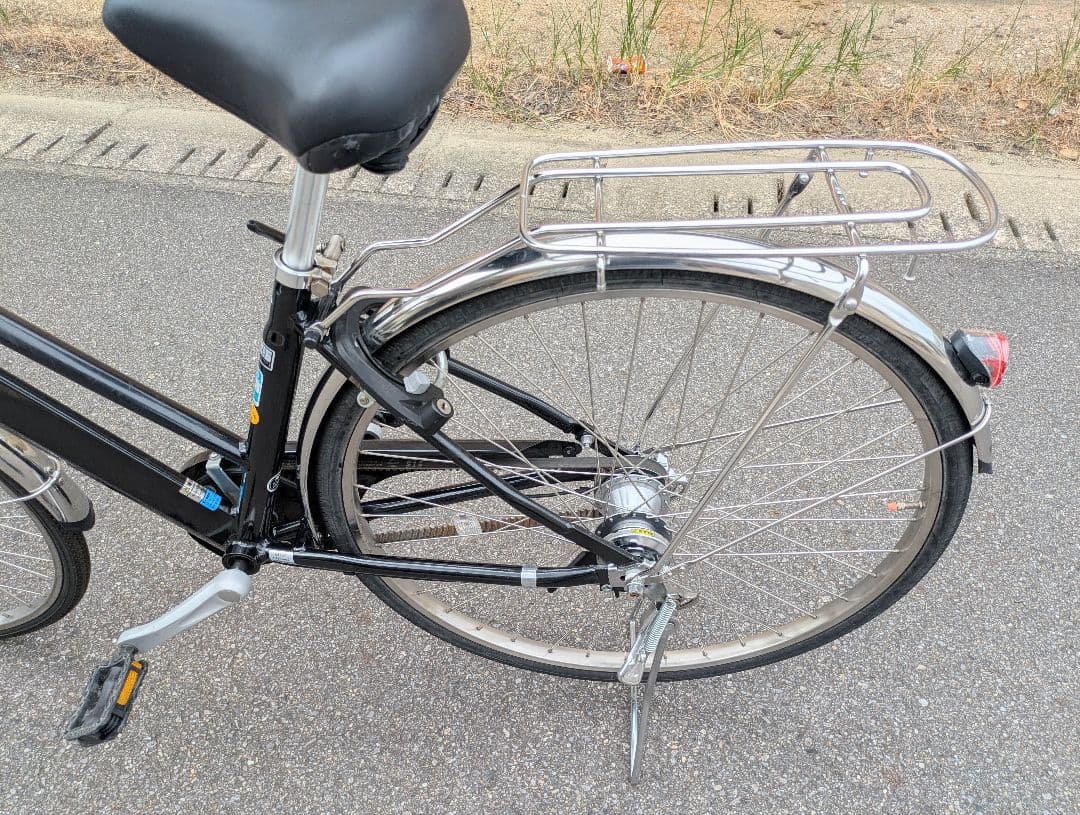 シティタイプ27インチ自転車ベルト式オートライト付ブラック美品、取説、カギ2本付