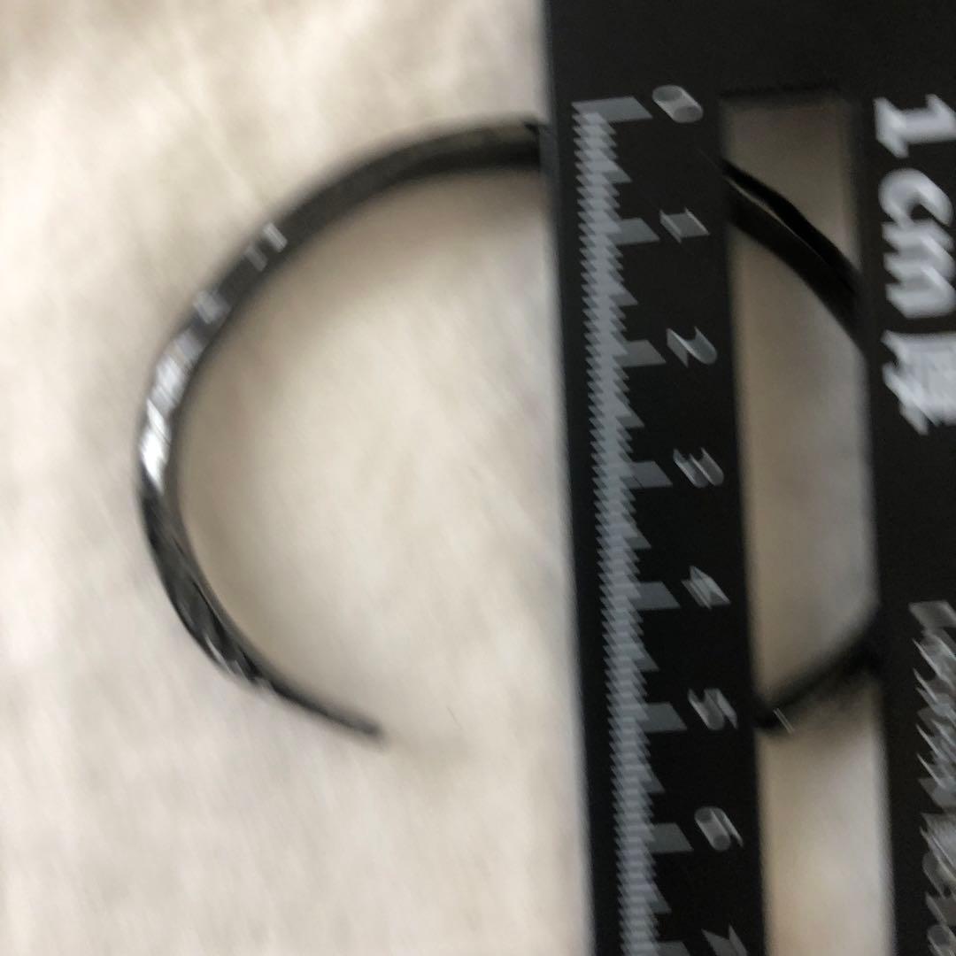 【美品】ライオンハート　シルバー　ブラック　石付き　黒いハンマードバングル