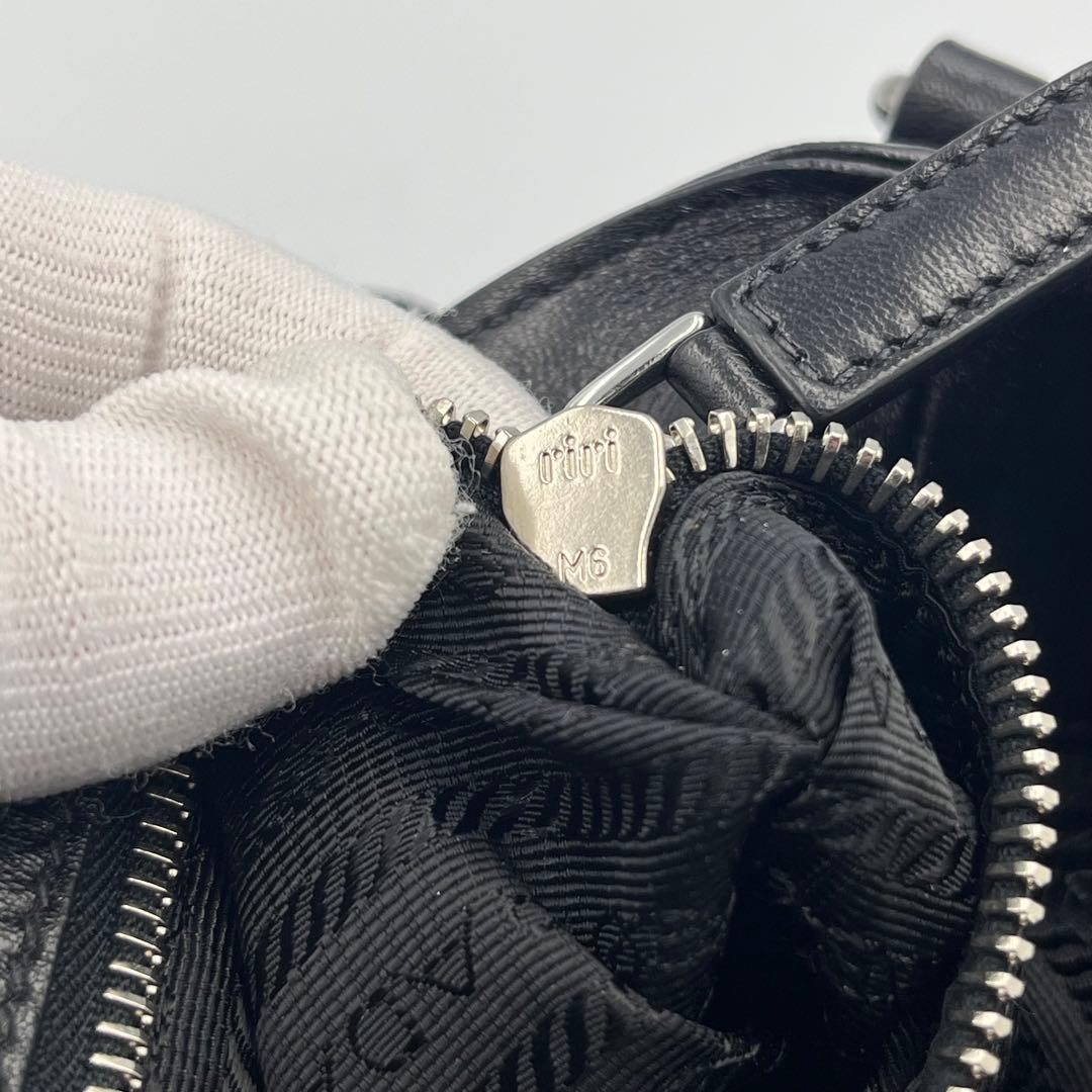 【極美品】PRADA メッセンジャーバッグ　ラムレザー　三角ロゴ　希少アイテム